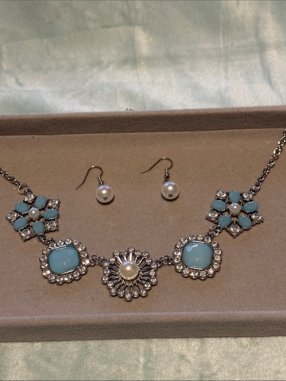 paparazzi Aqua & Pearl Floral Crystal Necklace Set